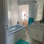 Maison De Ideale Avec Exterieur לאבאל