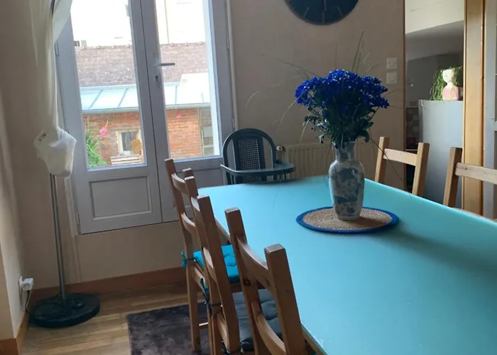 Maison De Ideale Avec Exterieur 拉瓦勒