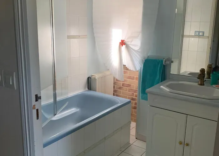 Maison De Ideale Avec Exterieur 拉瓦勒